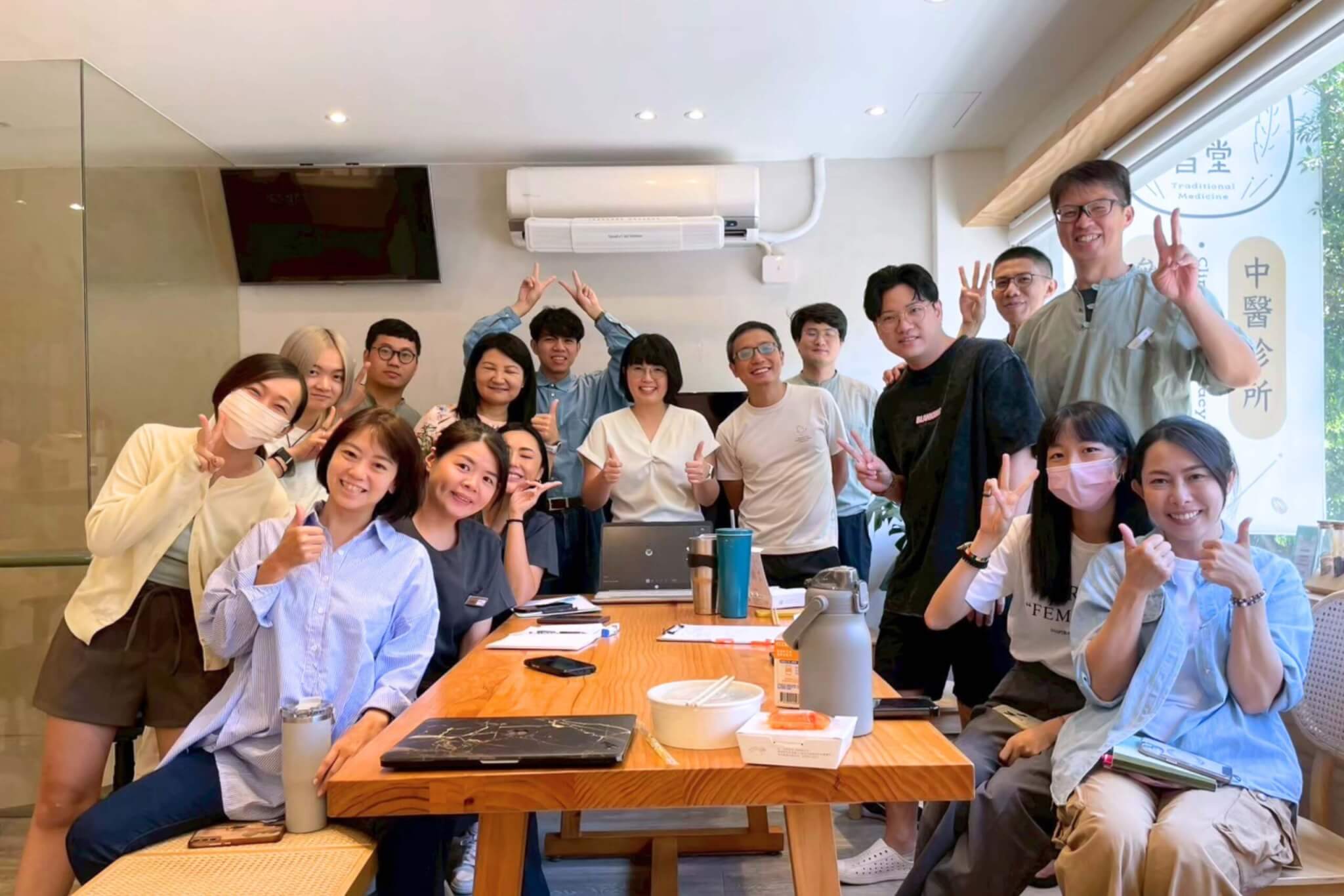 泰昌堂三位中醫師執行長重視同仁心理健康，並將其納入企業核心文化，與醫護經營團隊共同實踐幸福友善職場。